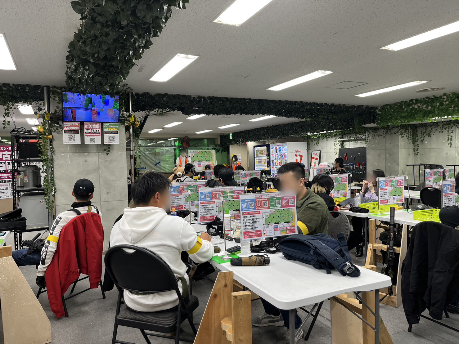 セーフティは快適な広さ＆清潔さ。喫煙所も設置されている