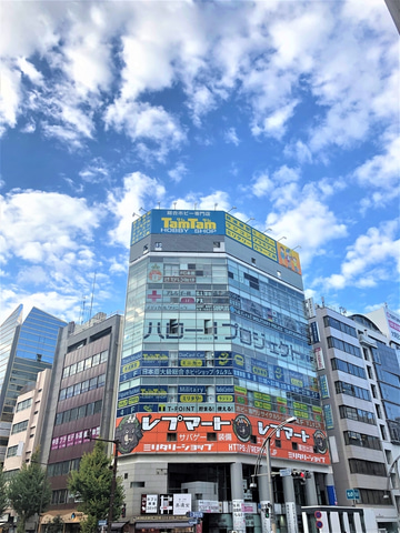 「軍拡交差点」といえばな眺め