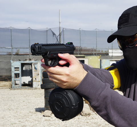 「ガスドラムマガジン」装着例