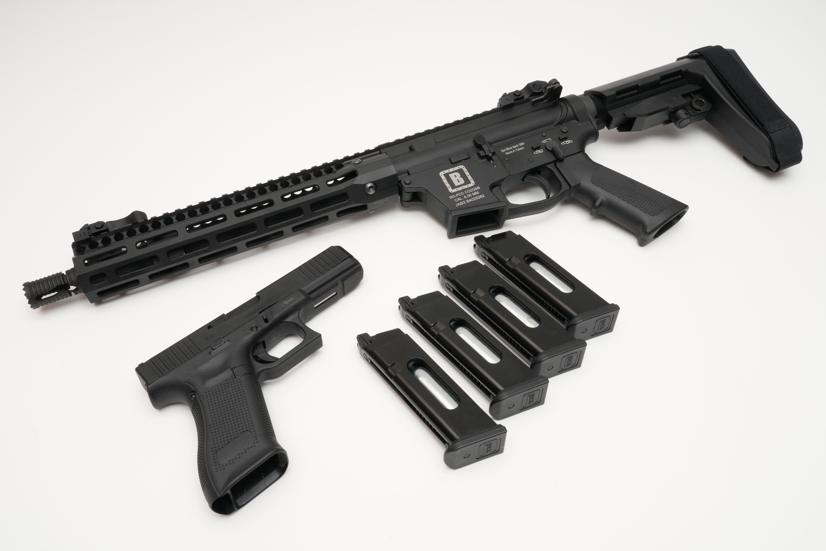 「BG-PCC CO2GBB」と「BG-17 CO2GBB」はマガジンが共通