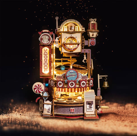 まるでテーマパークのようなお菓子工場！ 木の温かみを感じる「ウッド