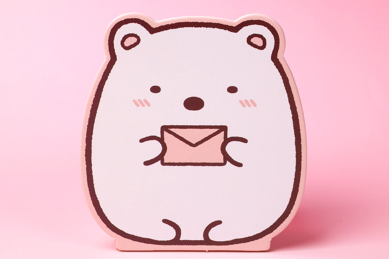 キャラクターケースの表面には、しろくまが手紙を持っている姿が描かれている