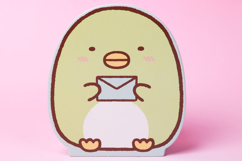 キャラクターケースの表面は、キュートなぺんぎん？が描かれている