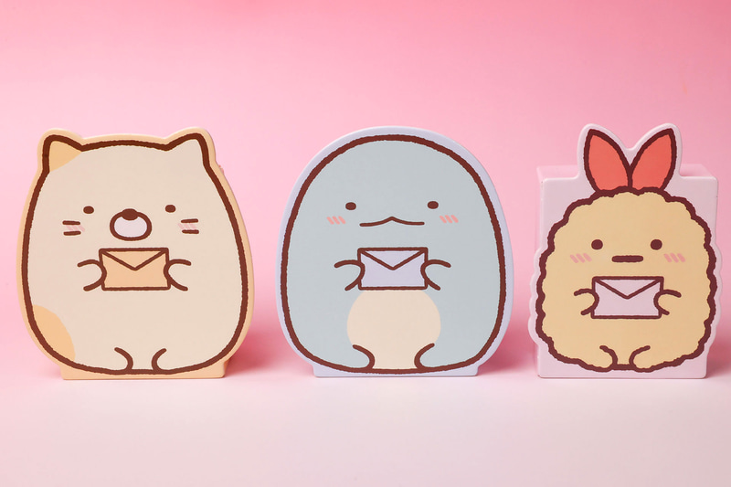 こちらが第2弾（1月19日～1月25日）のハッピーセット「すみっコぐらし」に登場するおもちゃ。写真左から、「ねこ」、「とかげ」、「えびふらいのしっぽ」