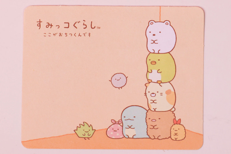 「ねこ」に付属しているプロフィールカードにもすみっコたちの絵が描かれている