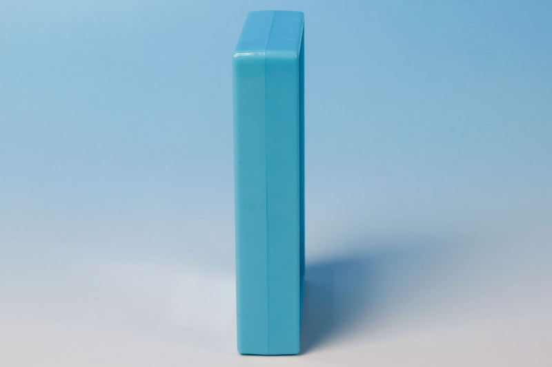 鏡自体は小ぶりなので、持ち歩いても邪魔にならない大きさだ