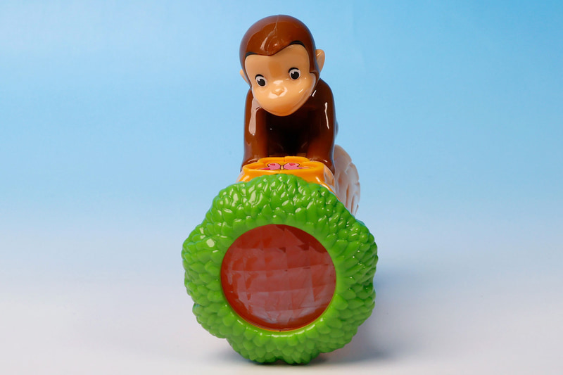 スコープの前面部分は複雑な形になっている