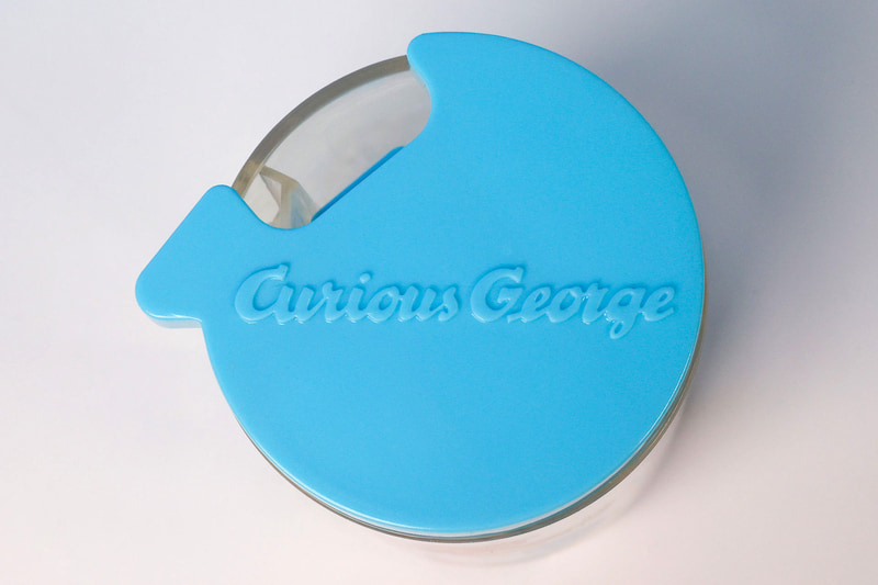 こちらは上蓋。「おさるのジョージ」が英語表記で書かれている