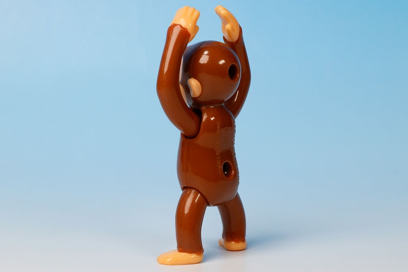 今回のハッピーセットに登場するジョージのフィギュアの中では、一番サイズが大きい