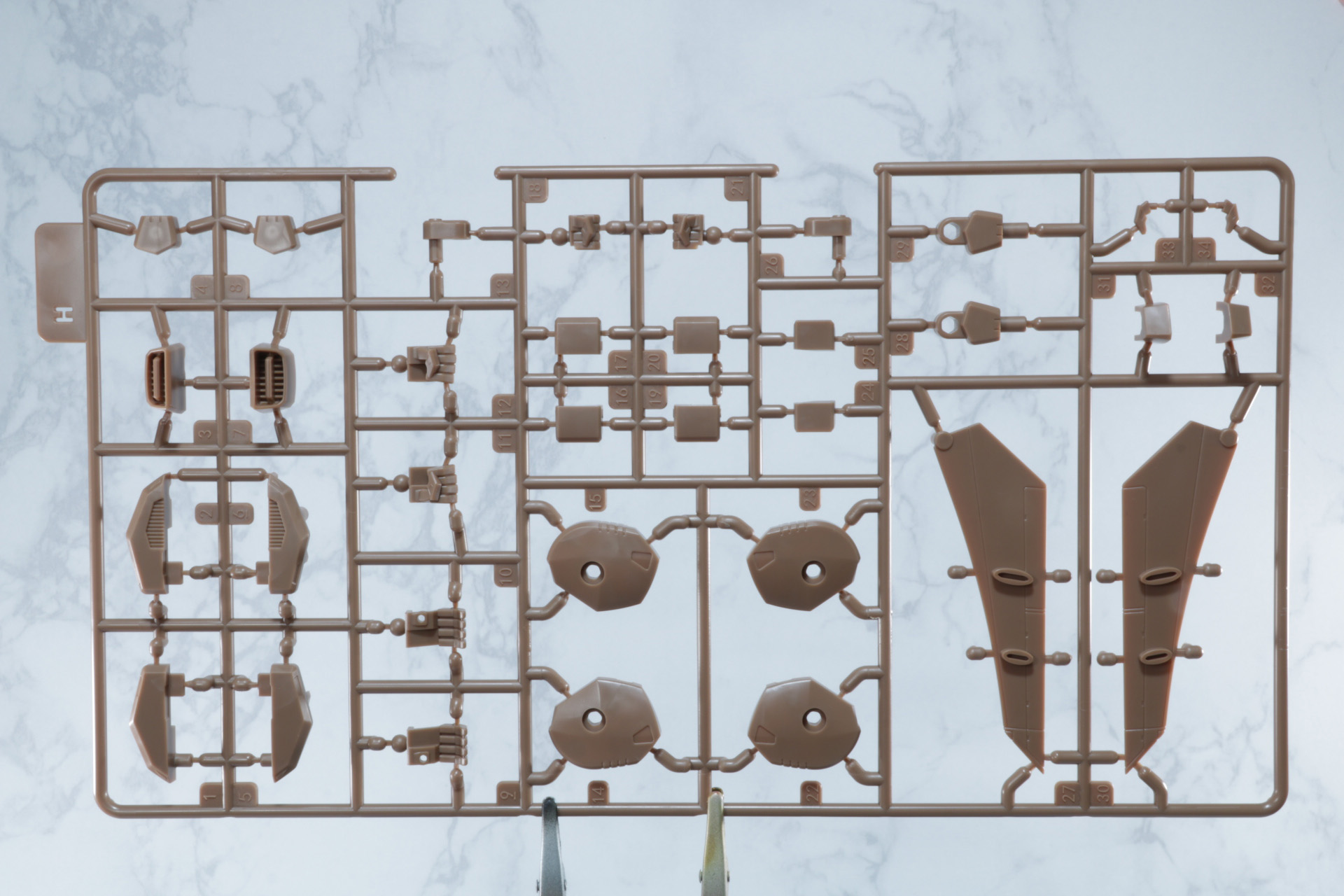 Iパーツは塗装済みパーツが入っている