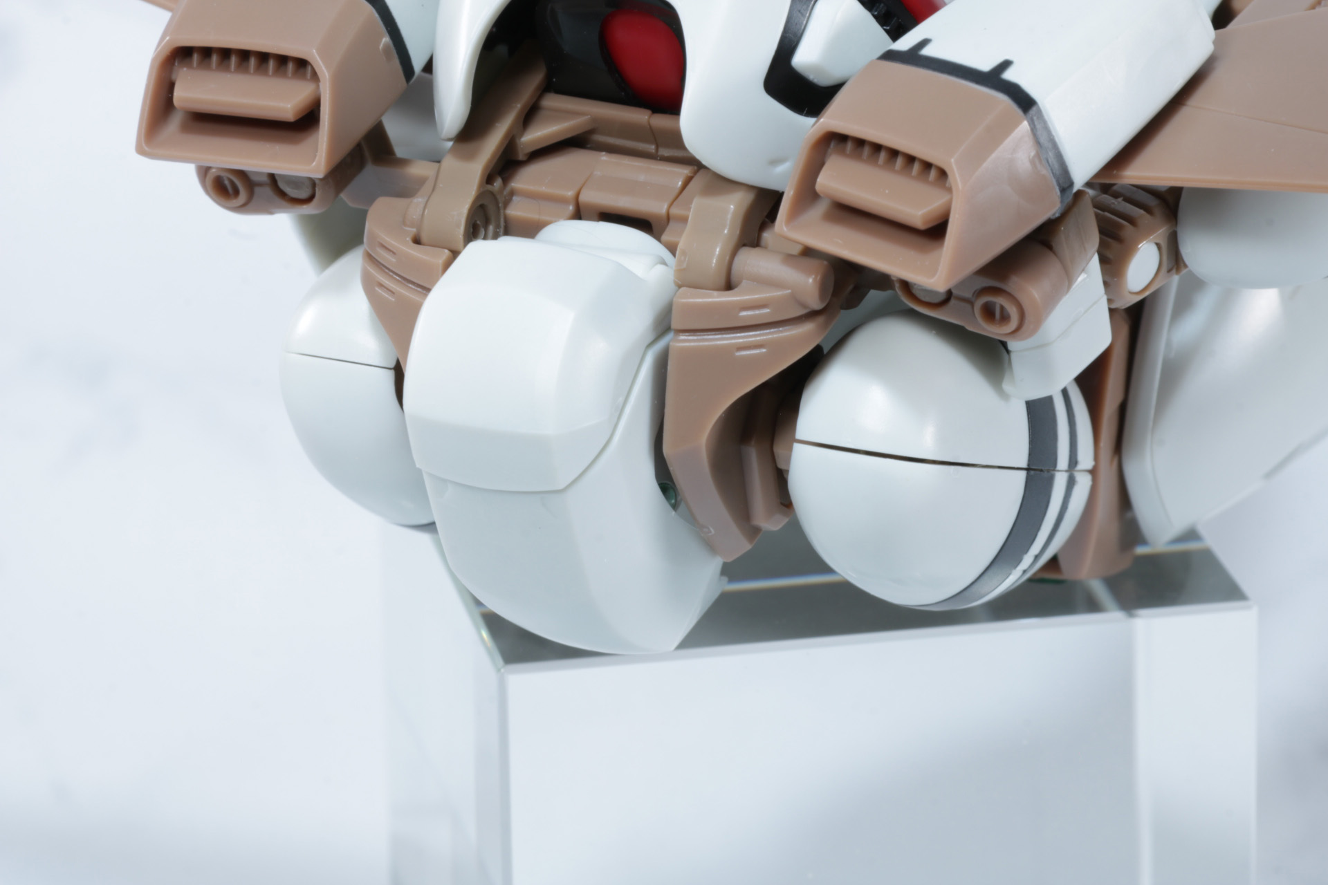 コックピット部分の上下カバーを展開