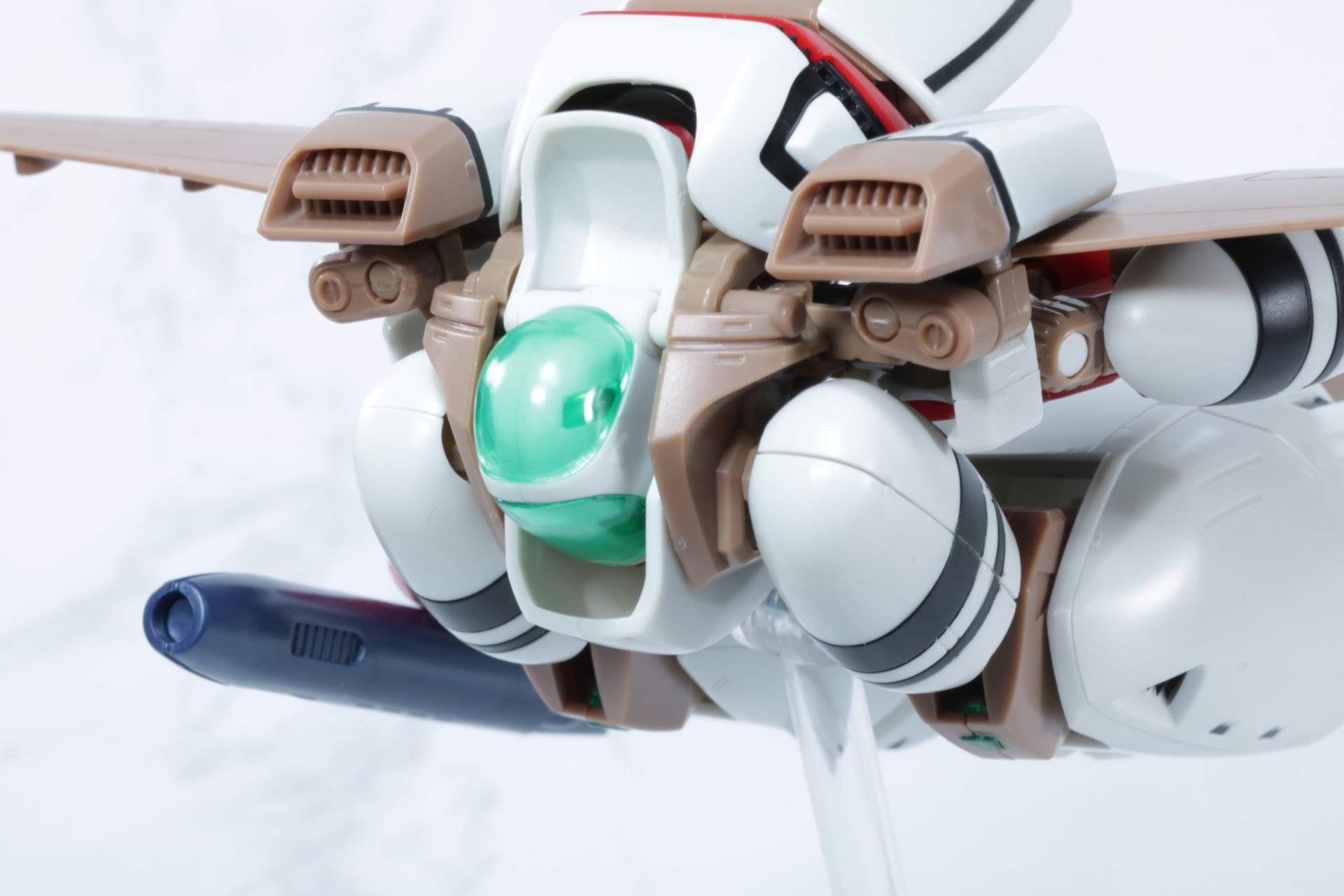 コックピット部分にパーツを覆いかぶせて完了