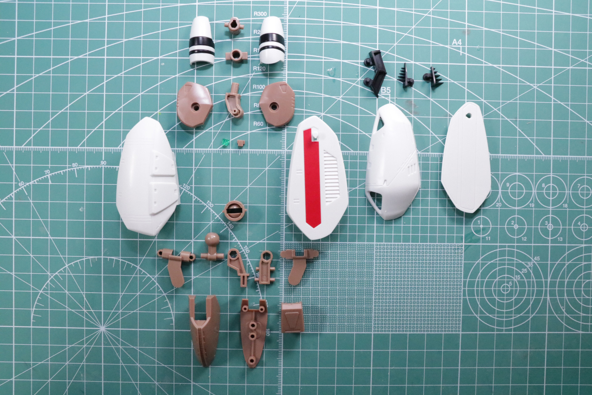 オーソドックスな構成だが、膝部分は大きく下腿部に繋がる部分が横軸となっている