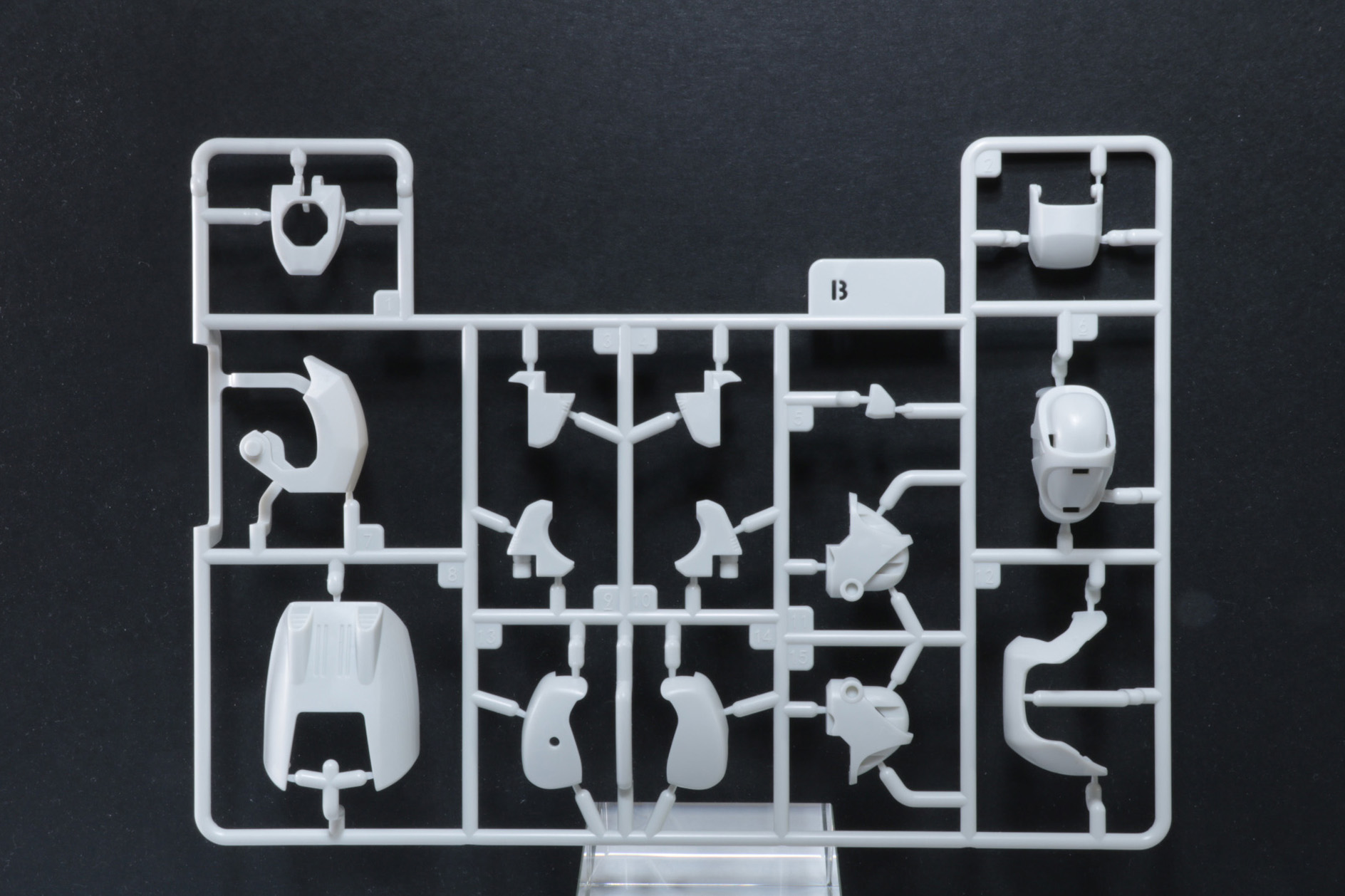 Fパーツは塗装済みパーツが入っている