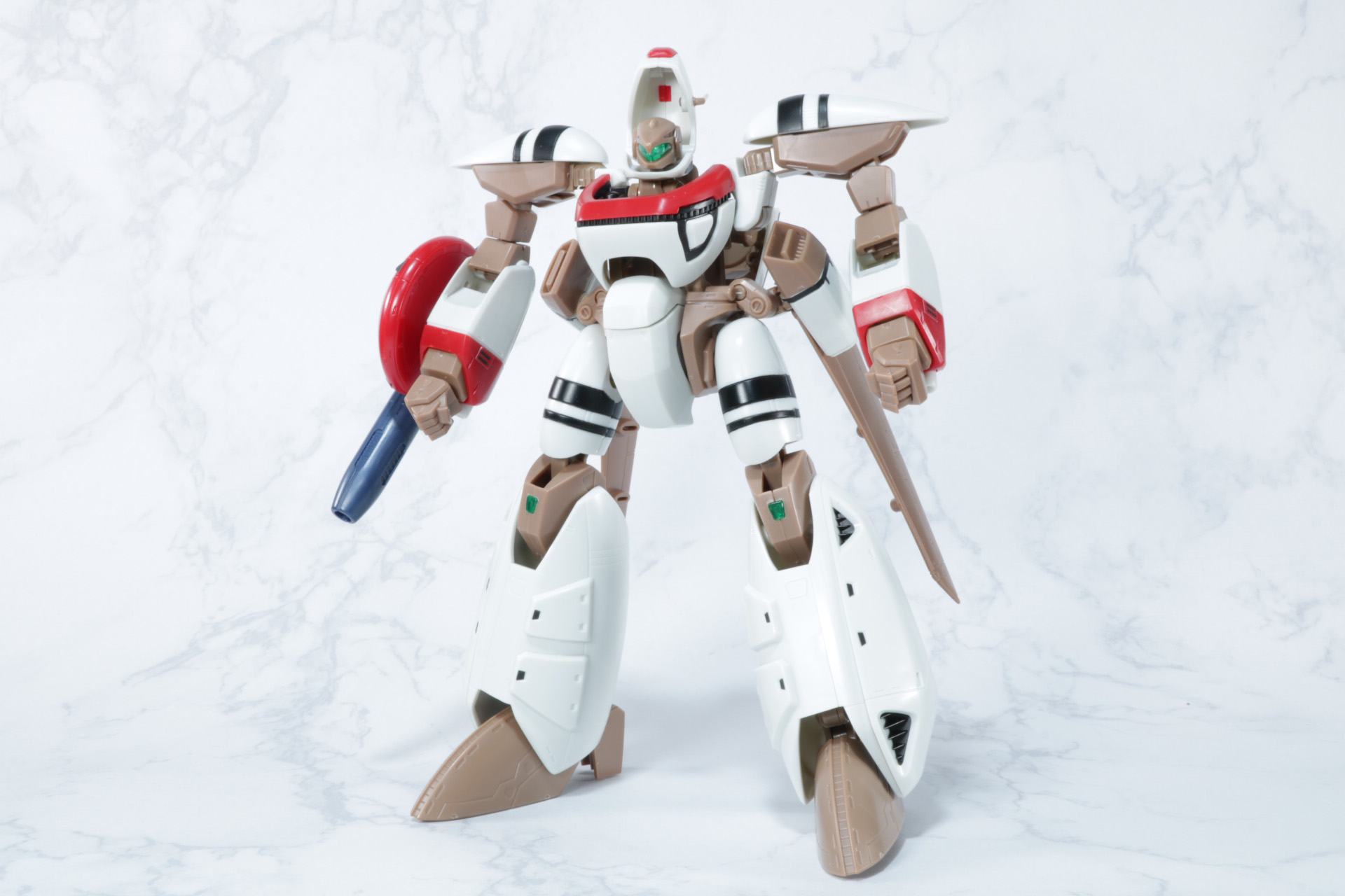 独特のシルエット。類を見ないオーガスならではの存在感