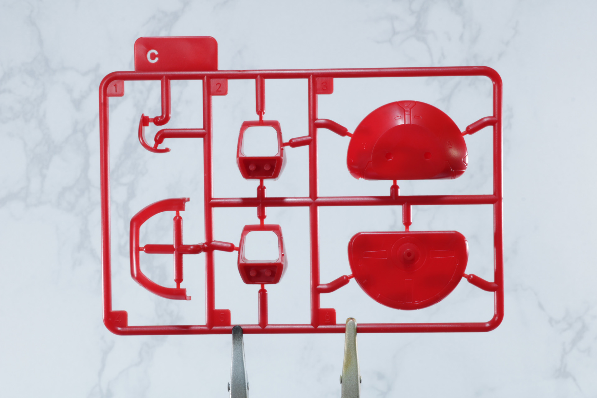 Fパーツは塗装済みパーツが入っている