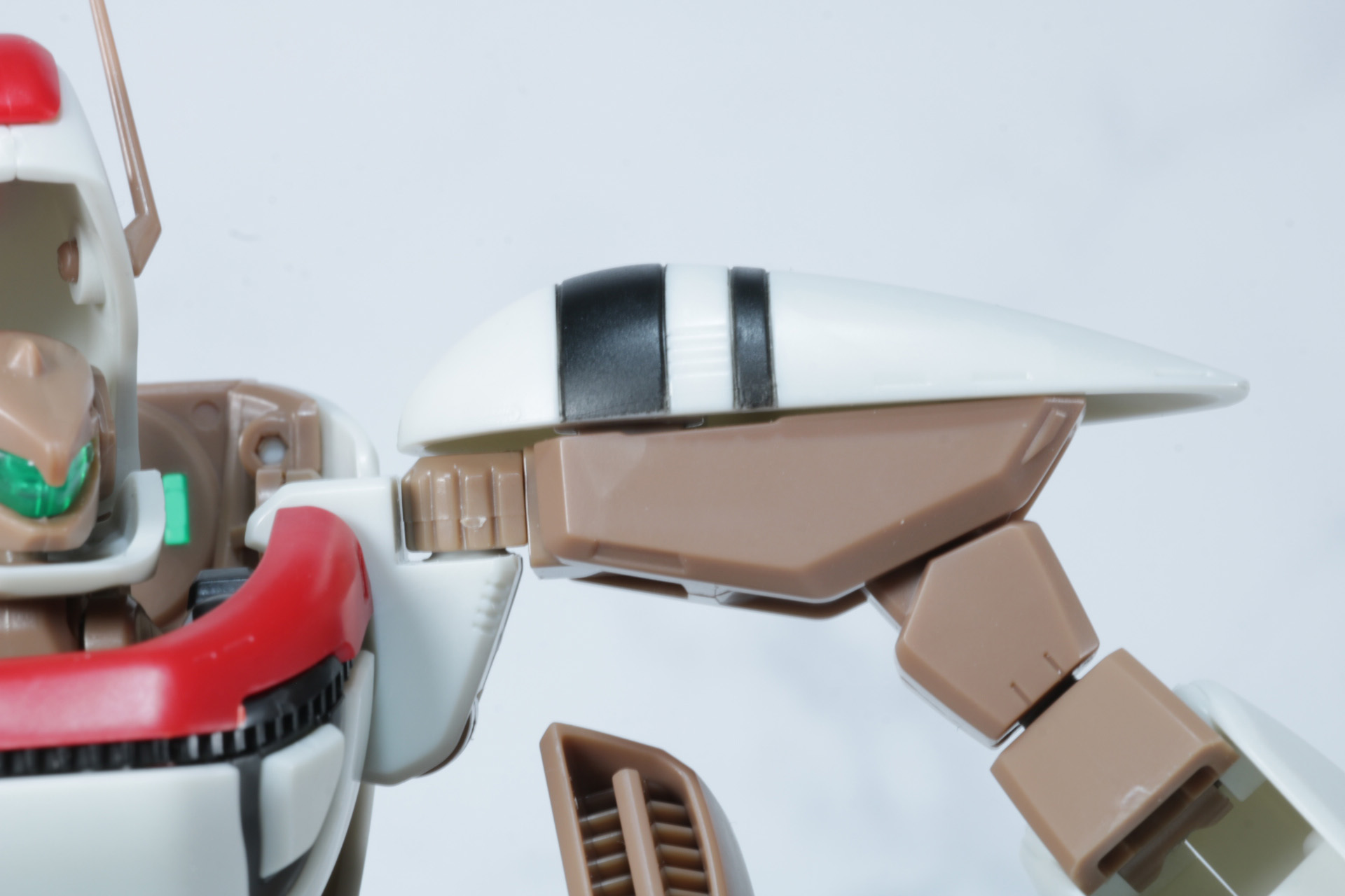 肩には引き出し機構が備わっている