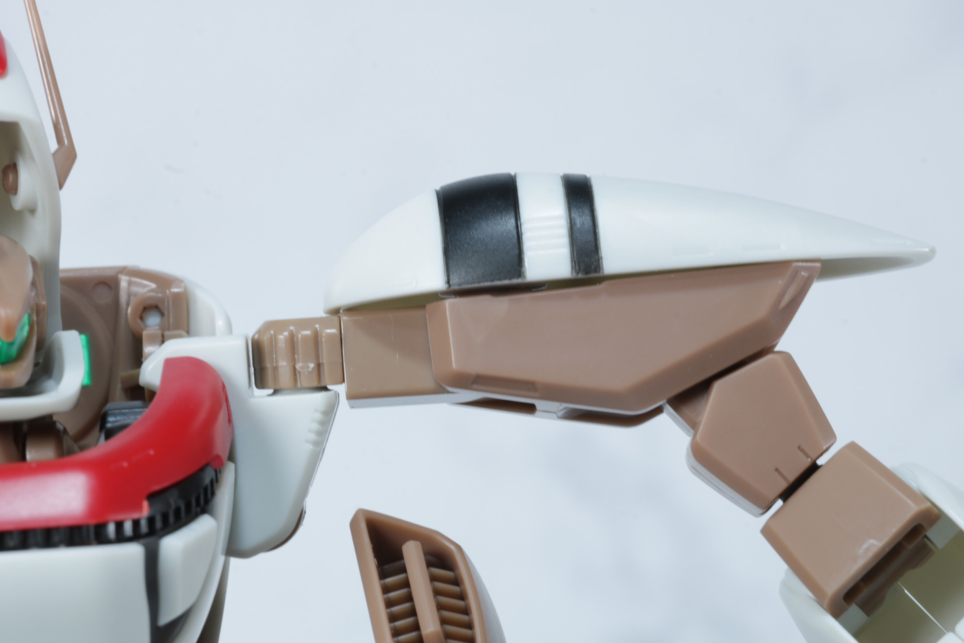 肩には引き出し機構が備わっている