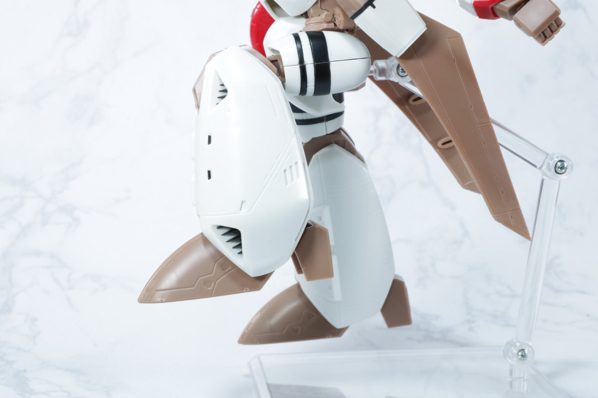 脚部の膝上げ可動