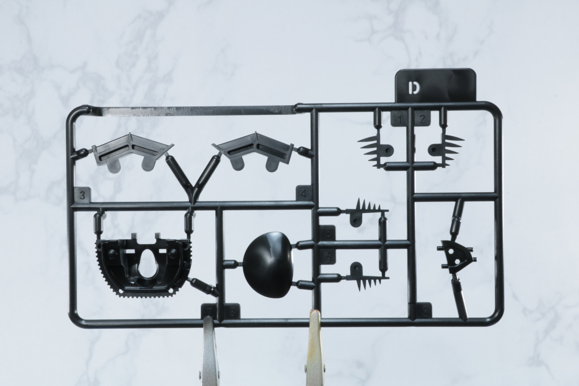 Fパーツは塗装済みパーツが入っている