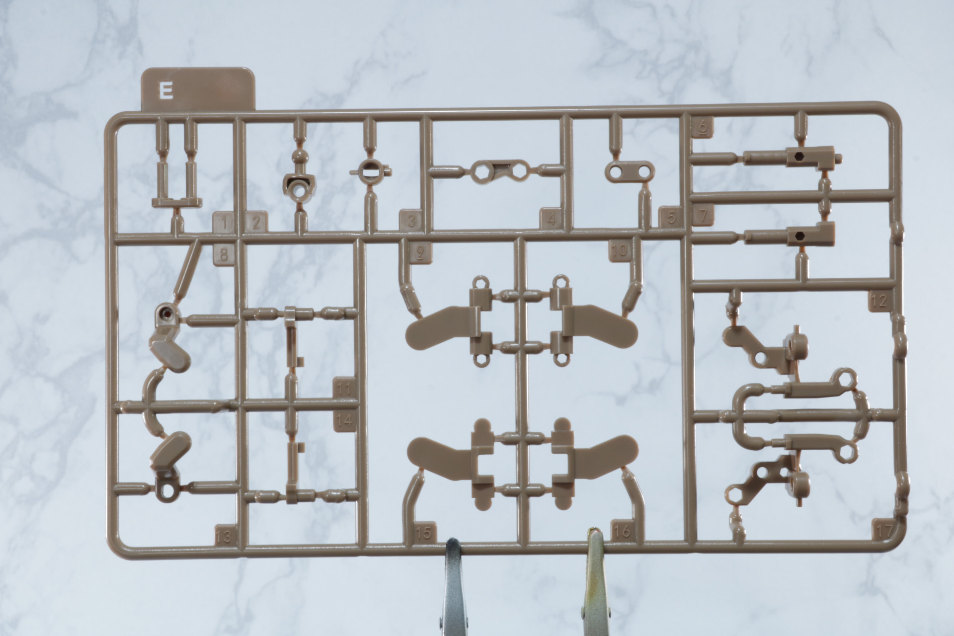 Fパーツは塗装済みパーツが入っている