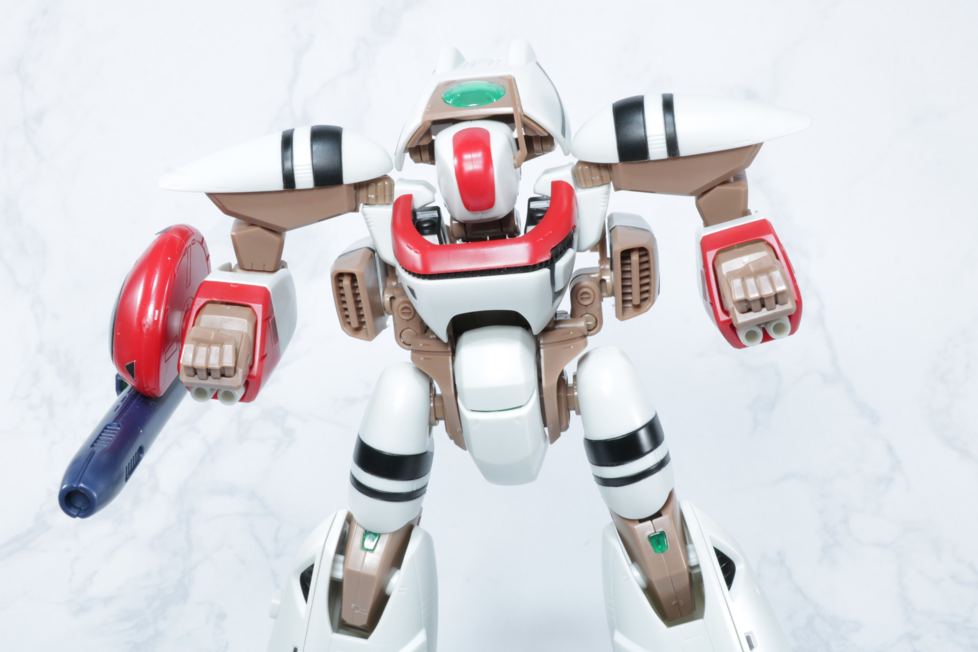 腕部も胴体に密着させるように位置を調整