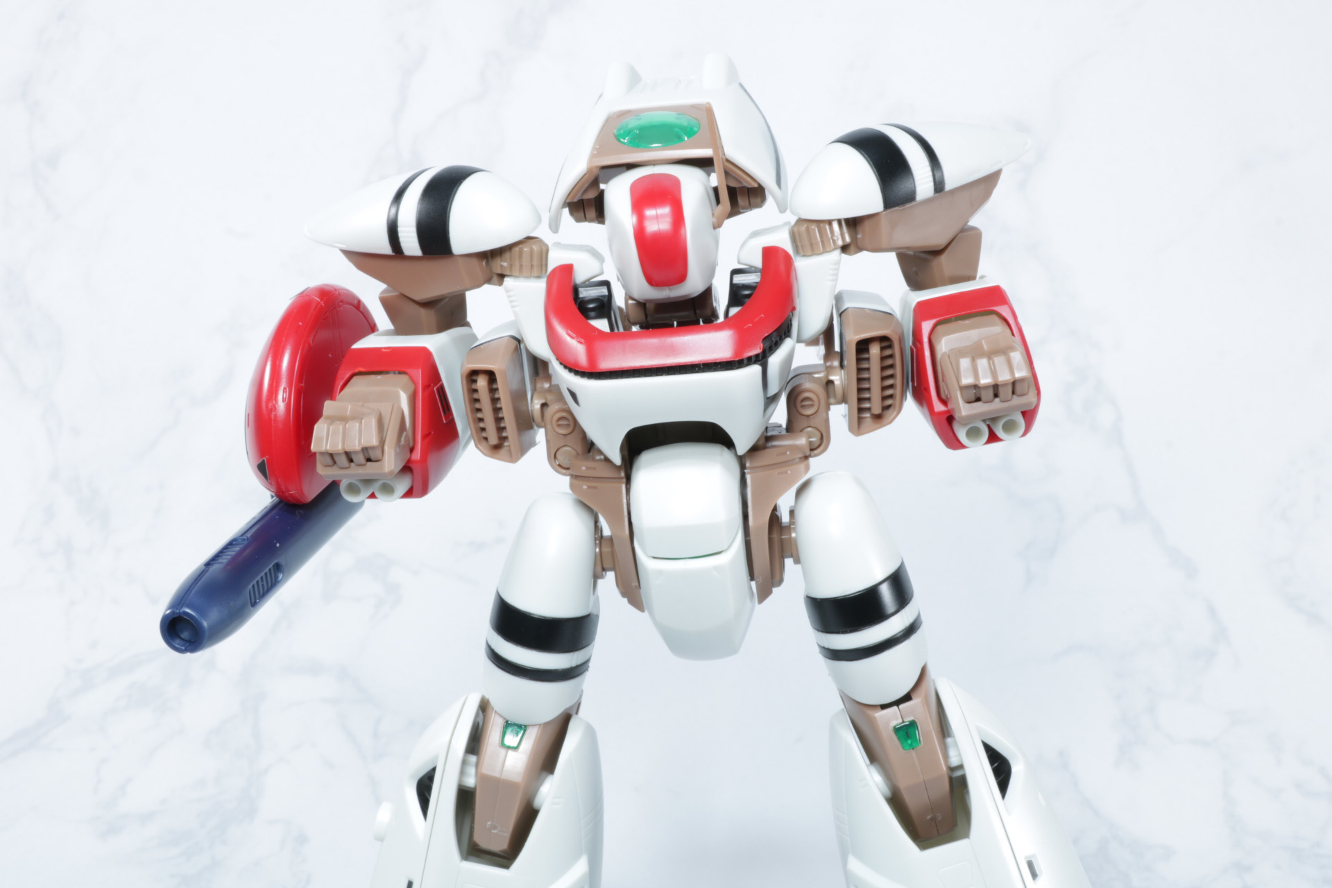 腕部も胴体に密着させるように位置を調整