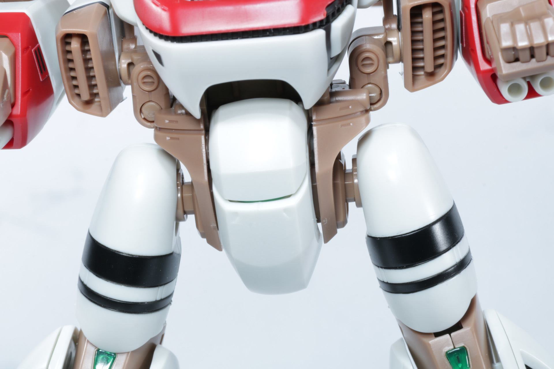 股間部分の上部カバーを展開