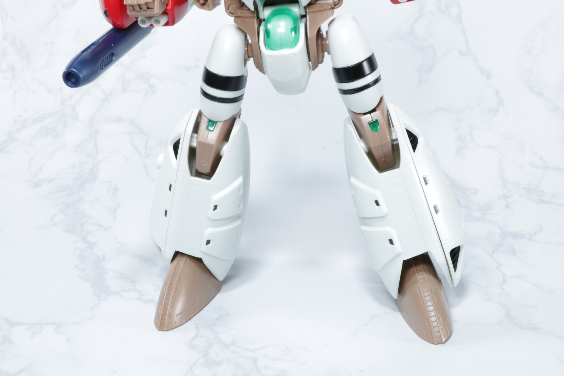 脚部は位置を揃えて調整