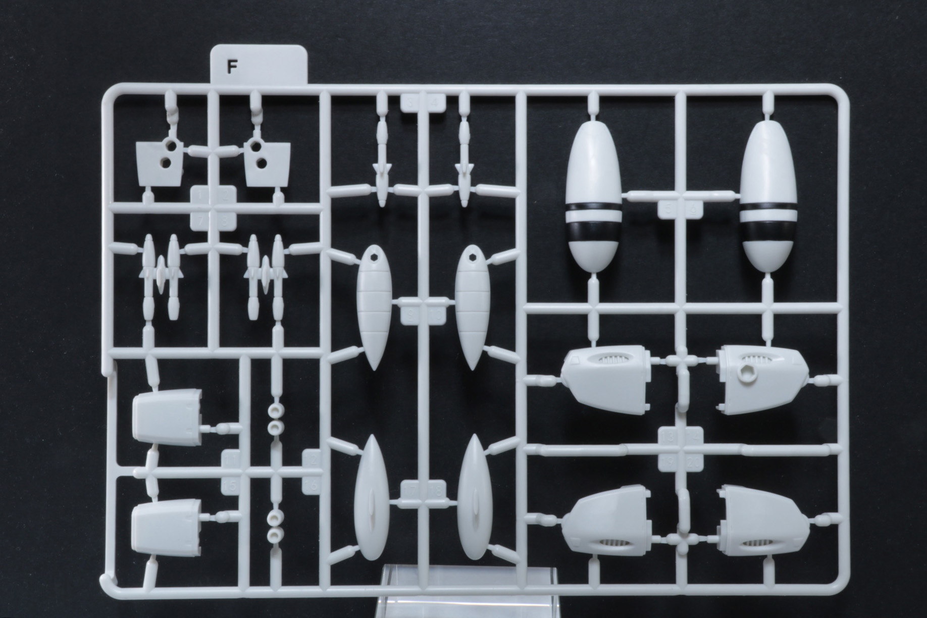 Fパーツは塗装済みパーツが入っている