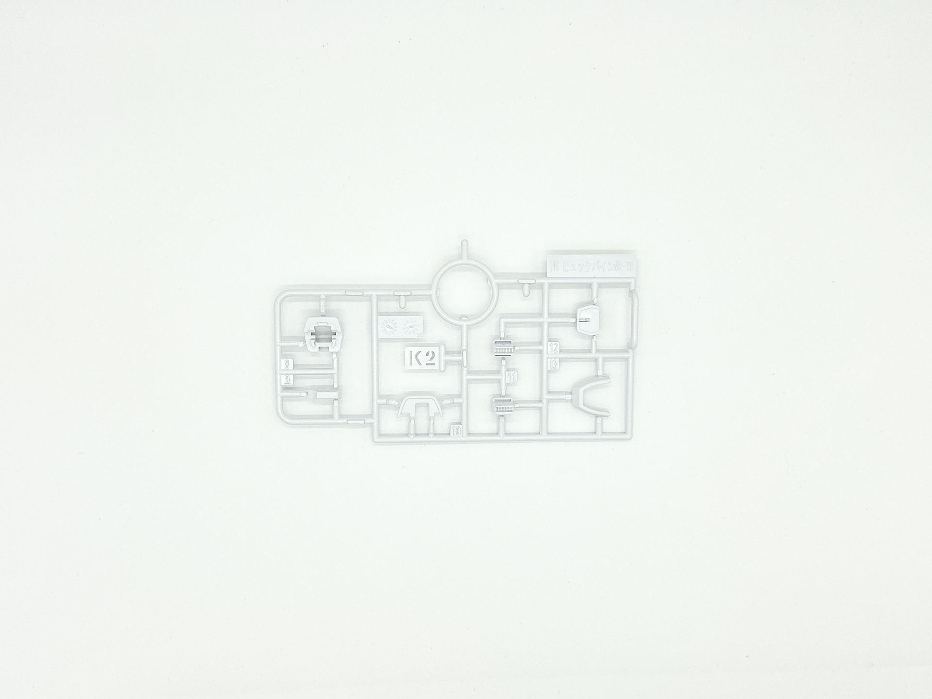 「HG ヒュッケバインMk-III」を構成するランナー。関節部等の材質にはKPS樹脂が使用されているようです。