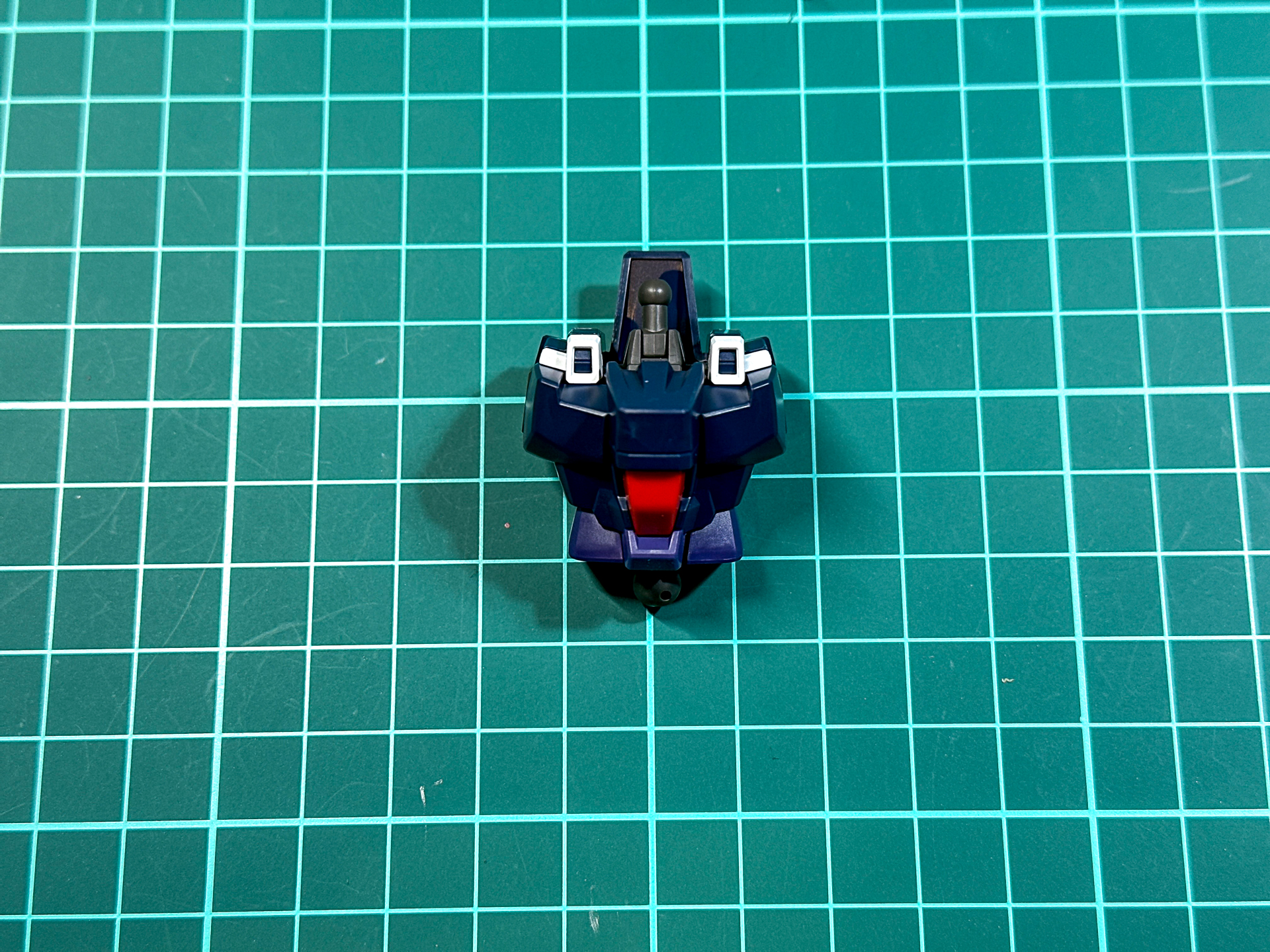 組み立てが完了した胴体部。全て成型色の色分けによって再現されています。