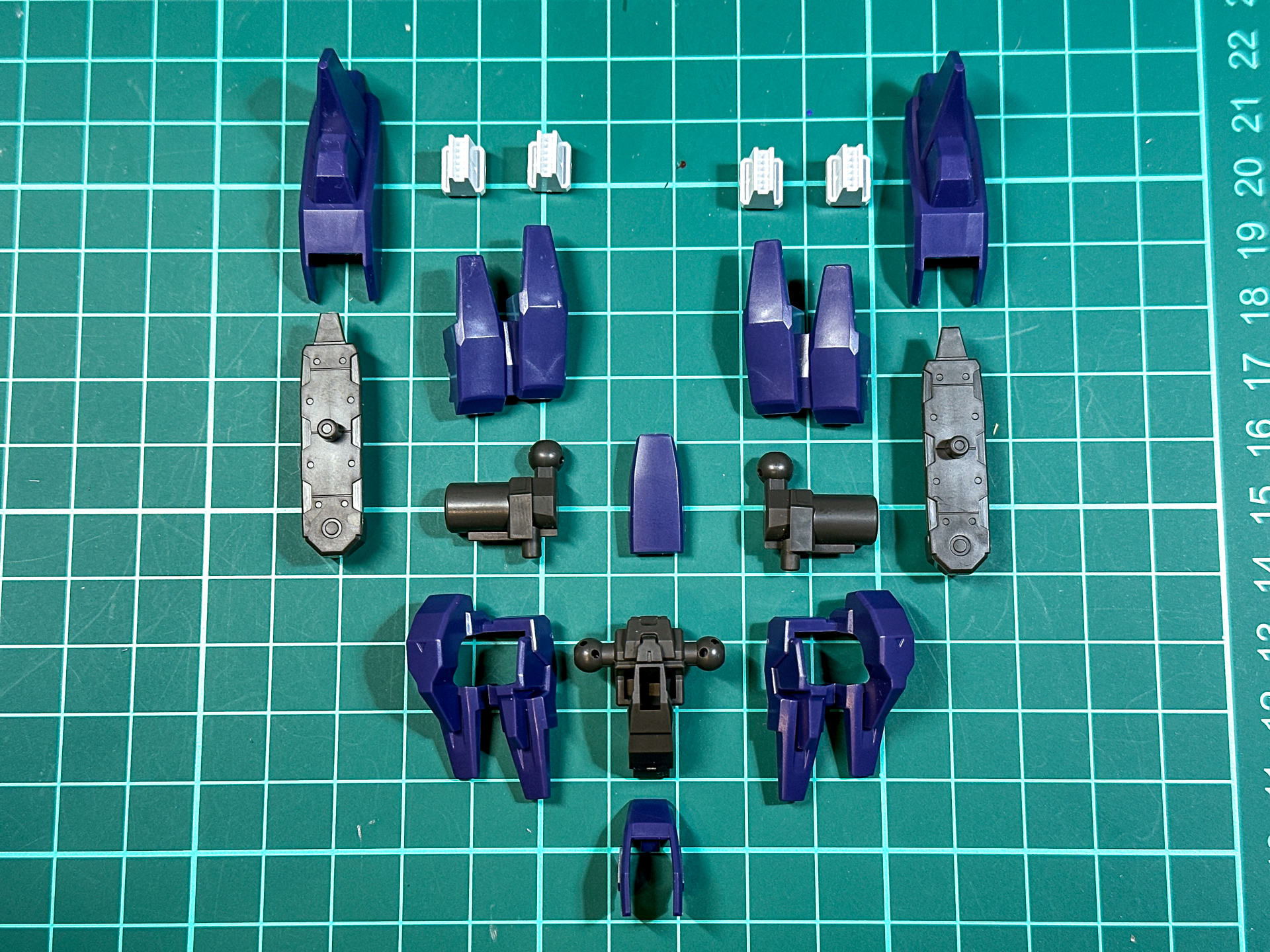 バックパックは17パーツにて構成されています。