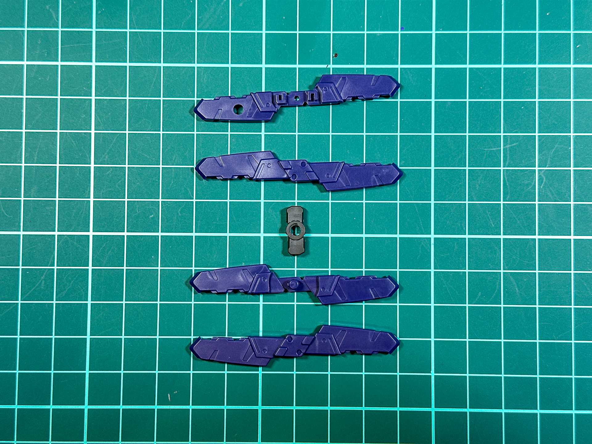 ファング・スラッシャーは5パーツにて構成されています。