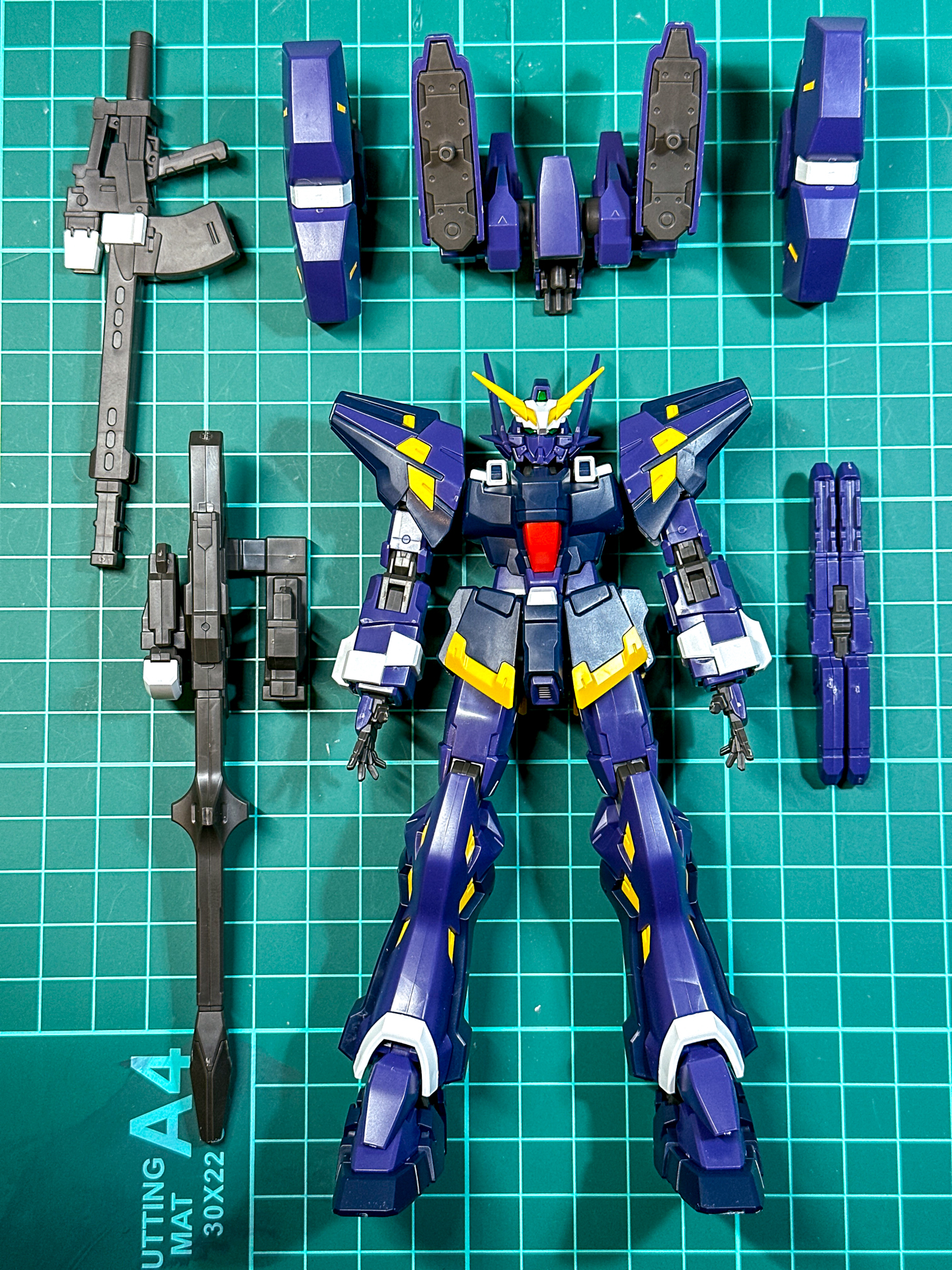 武装パーツ取り付け前。武装パーツは手持ち武装2種類に固定武装2種類があります。