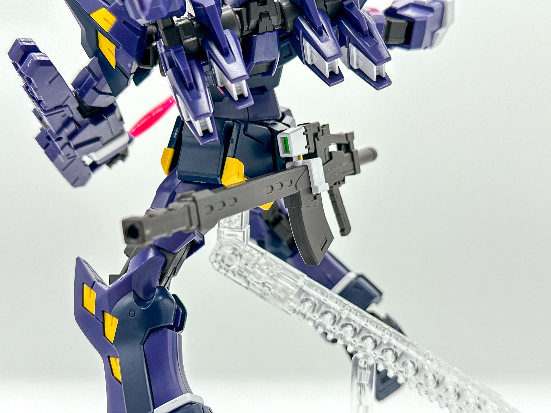 フォトン・ライフルは腰部背面にマウントできます。