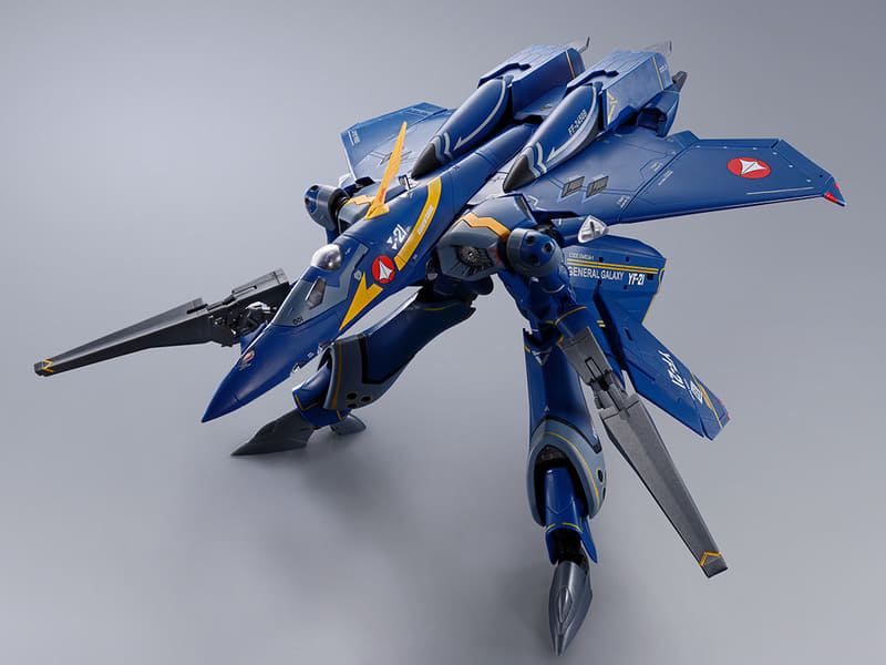 脚部に商品オリジナルとなる展開ギミックを搭載。エンジンブロックのスライドギミックと合わせてガウォーク形態における設定に近い機体シルエットを実現している