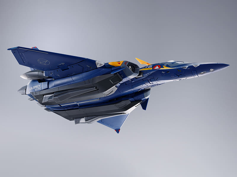 機体に装着できるFASTパックパーツが付属。ガンポッドはFASTパックに装着するものと、展開して手に持たせるものがそれぞれ別で付属する