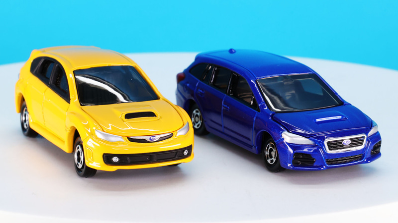 左：スバル インプレッサ WRX STI／右：スバル レヴォーグ