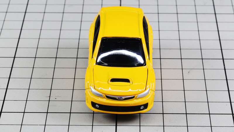 フロント：“スバル顔”を体現するボンネット上のエアインテイクが特徴的