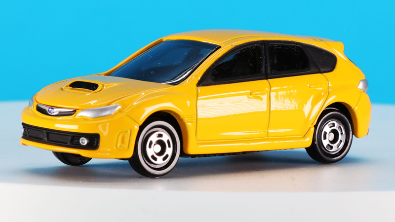 穴が開いたボンネットは憧れのスバル・ハイパフォーマンス車の証