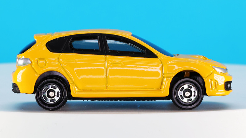 フロントからルーフ、後端にかけてのラインが美しい