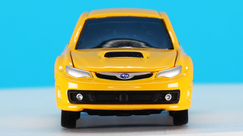 フロントのスバルの六連星のロゴをプリントで精密に再現