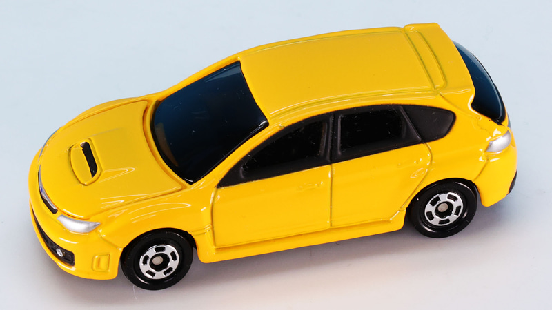 エアインテイクの別パーツ感も感じられます