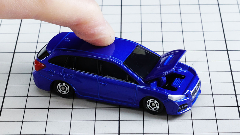 アクション：ボンネット開閉とサスペンション