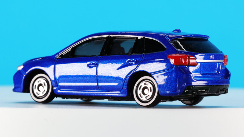 リアドアとリアフェンダーにあるキャラクターラインがAWDの力強さと疾走感も表現しています