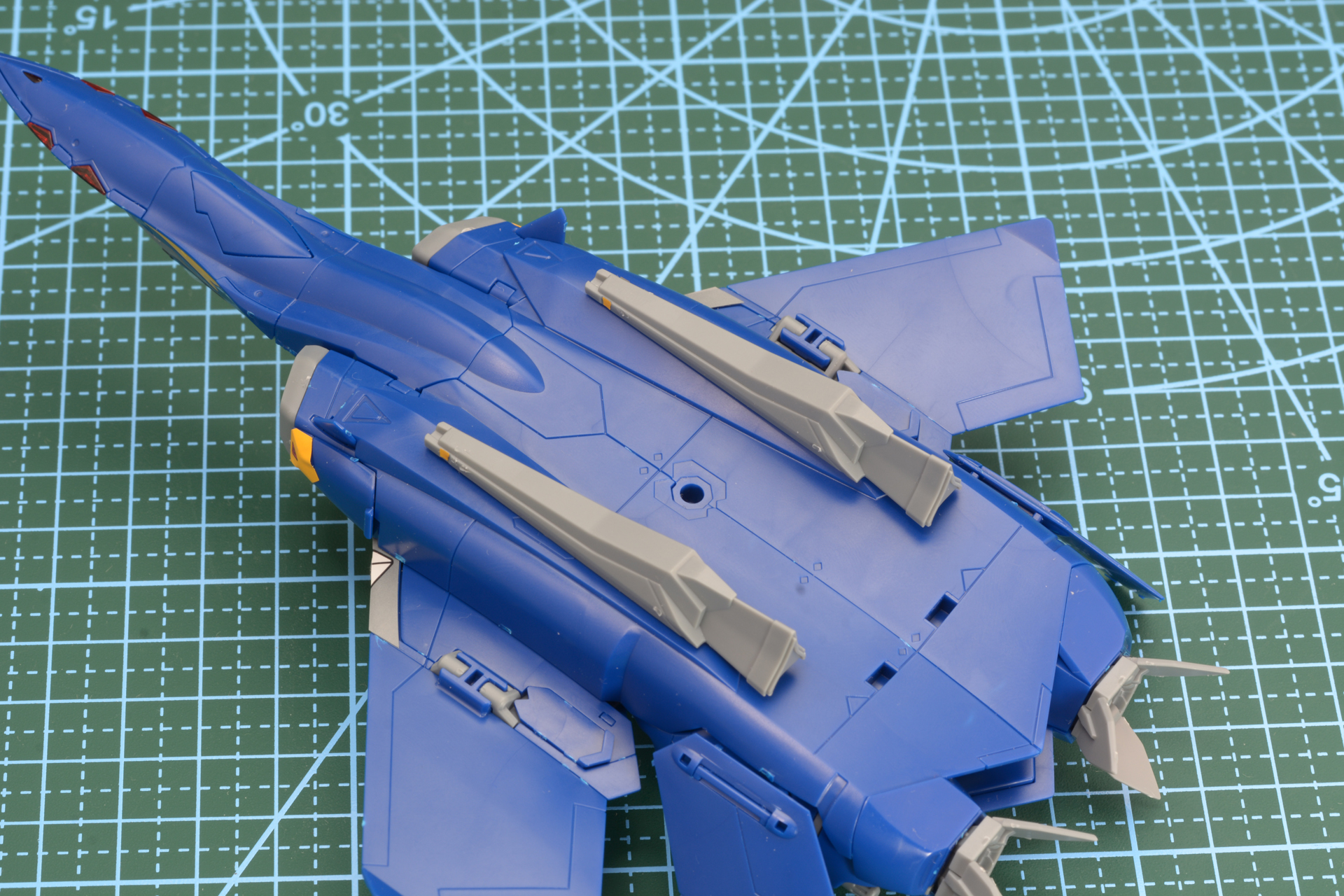懸架状態のガンポッドをセット