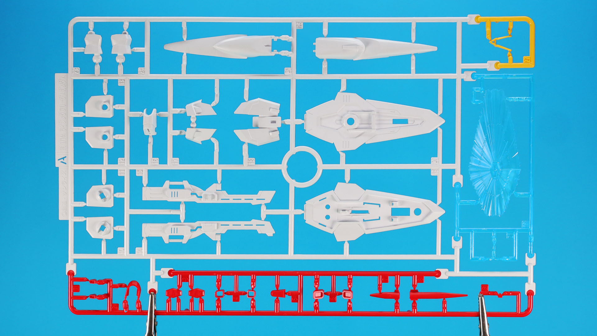 A:攻守を兼ねるシールドとビームシールドなど