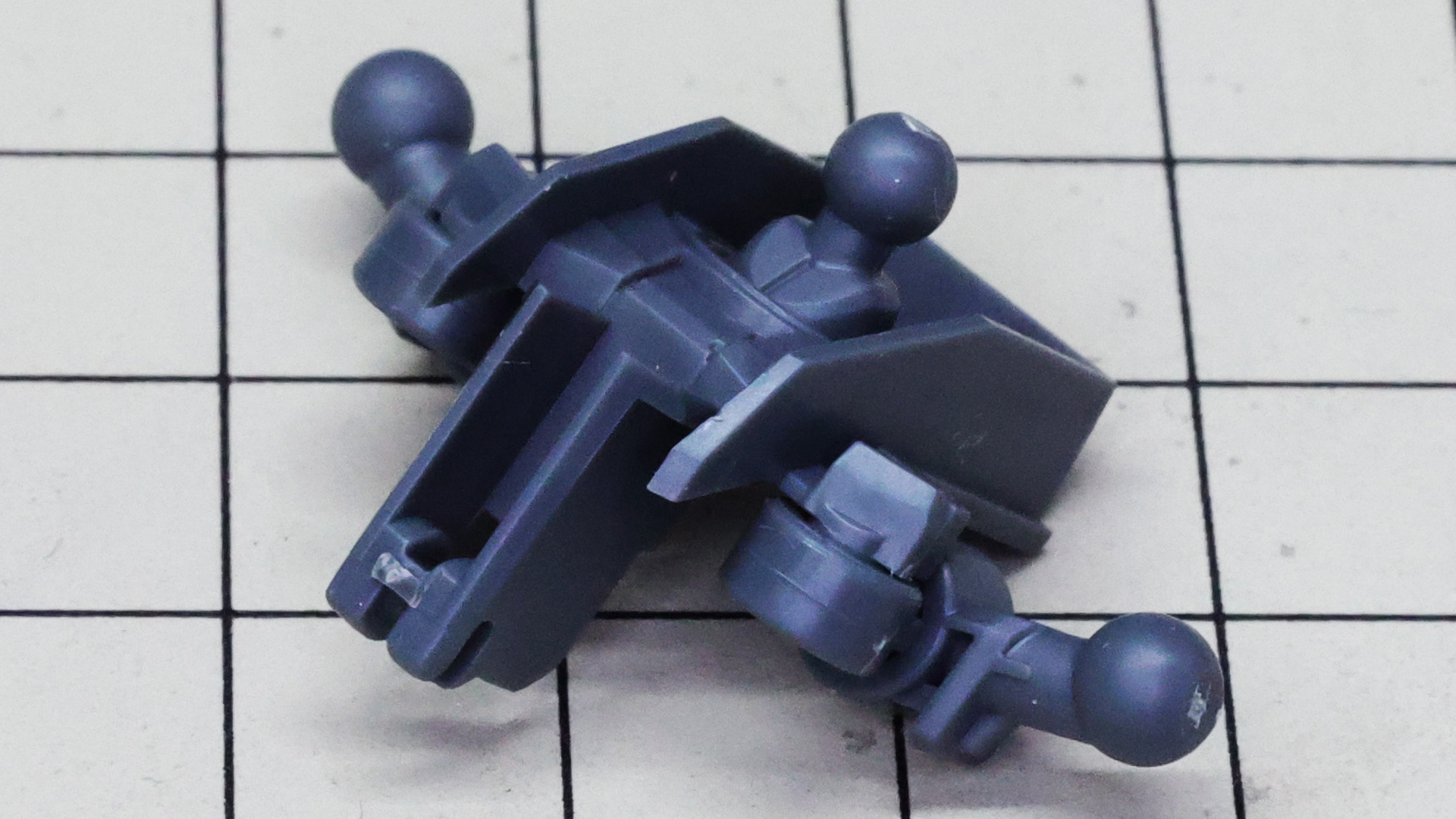 実機のフレーム構造をうまく利用した設計ですね