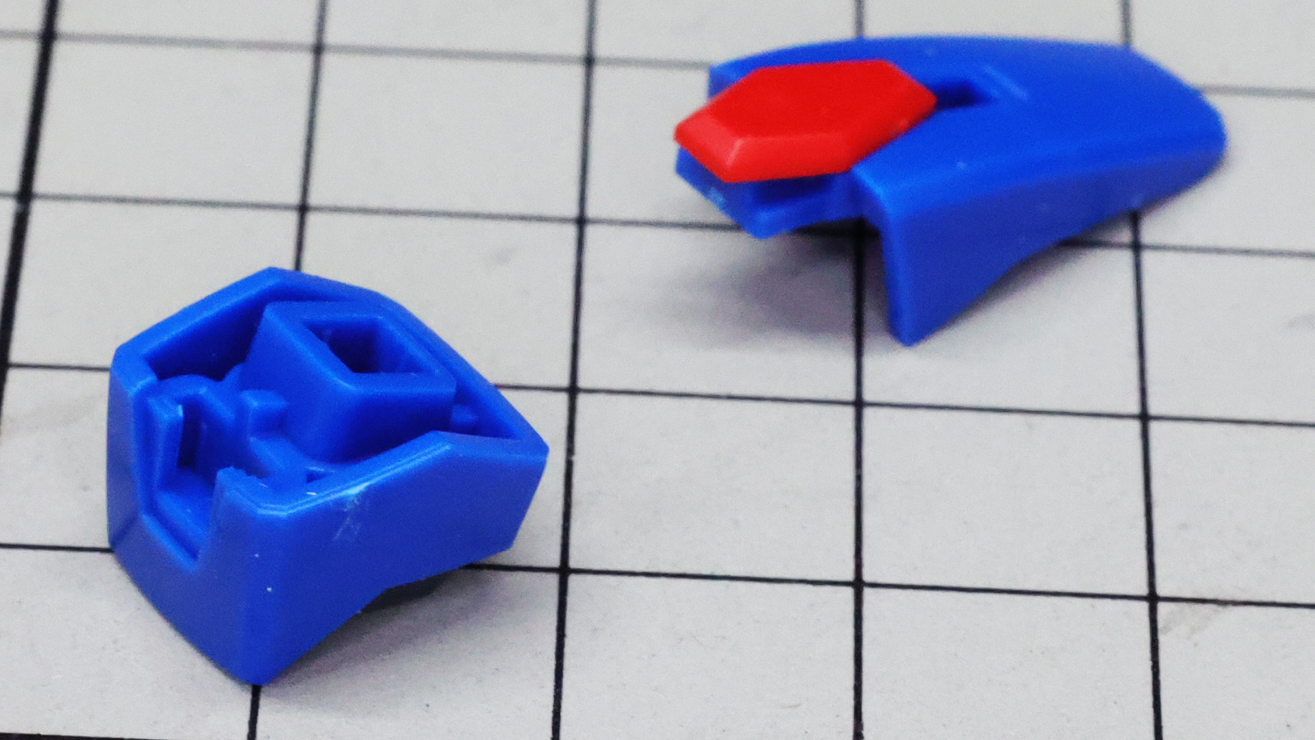 前腕部は2ピースで構成されます